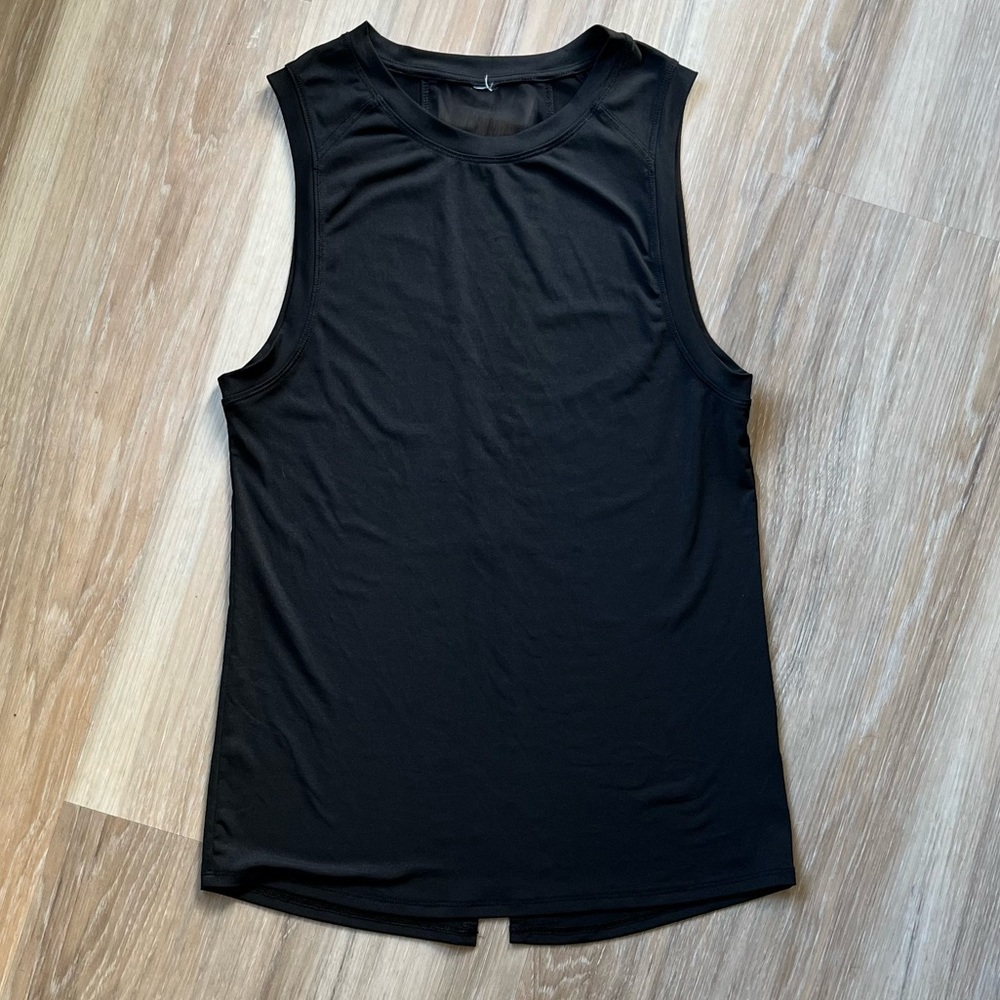 Fabletics active black tank top back has mesh and 1/4 slit from bottom